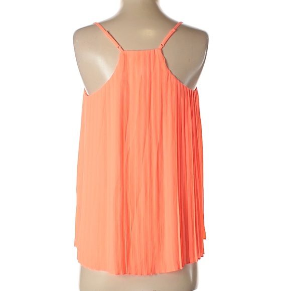 Like New-Express Sleeveless Blouse - Picture 2 of 4